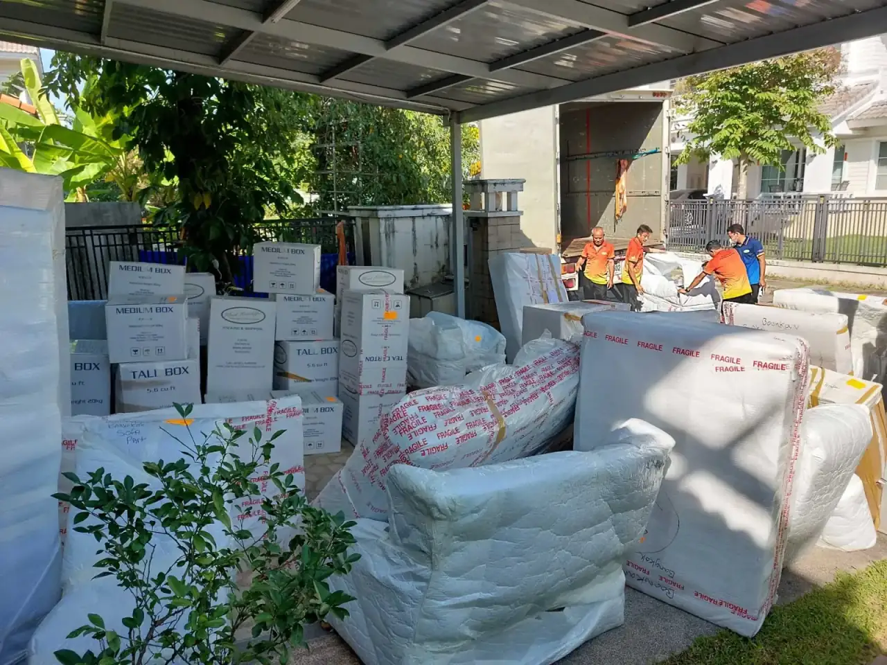 Nopi's belongings carefully export-wrapped and delivered safely in Thailand
